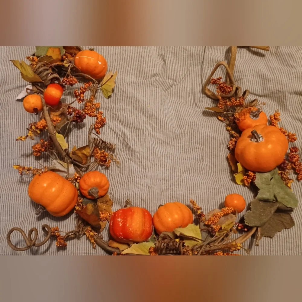 Large Halloween/Fall Garland w/ faux mini pumpkins on a vine
